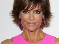 Модные стрижки для женщин за 40