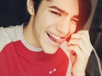 Рома Желудь снял новый клип о серьезных отношениях