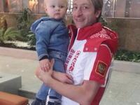 Годовалый сын Рудковской и Плющенко прилетел с родителями в Сочи