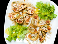 Блины с курицей и овощами