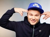 Макс Корж показал новое видео на песню Мотылек