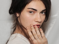 Интересные идеи для французского маникюра с подиума