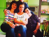 Юлия Волкова показала фото с родителями