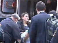 Женщина родила ребенка на оживленной улице Нью-Йорка