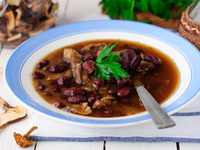 Постный суп из грибов и фасоли