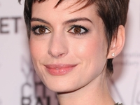 Стрижки на разную длину волос: Звездные примеры