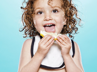 Малыши пробуют лимон: Смешные фотографии