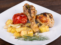 Запеченные куриные ножки с картофелем в рукаве