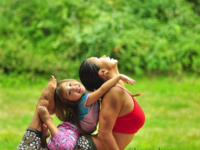 Фото йога-мамы и ее дочки покорили интернет