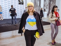 Яркие акценты: Образы street style последнего дня UFW