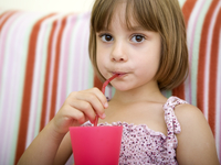 Апельсиновый сок в меню ребенка: Как не навредить