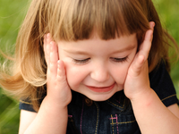 Стеснительный ребенок: Нужна ли ему помощь родителей