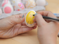 Как украсить пасхальные яйца: Идея для малышей