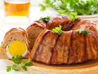 Пасхальный мясной хлебец в беконе