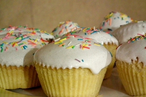 Как приготовить пасхальные кексы (видео)