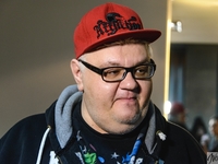 Пасха 2014: Сергей Сивохо помогает жене на кухне в праздник