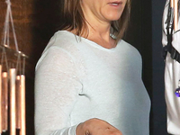 Дженнифер Энистон показала лицо без макияжа