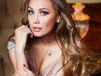 Евгения Власова празднует 36-летие: Смотри ТОП-10 ярких фото красавицы