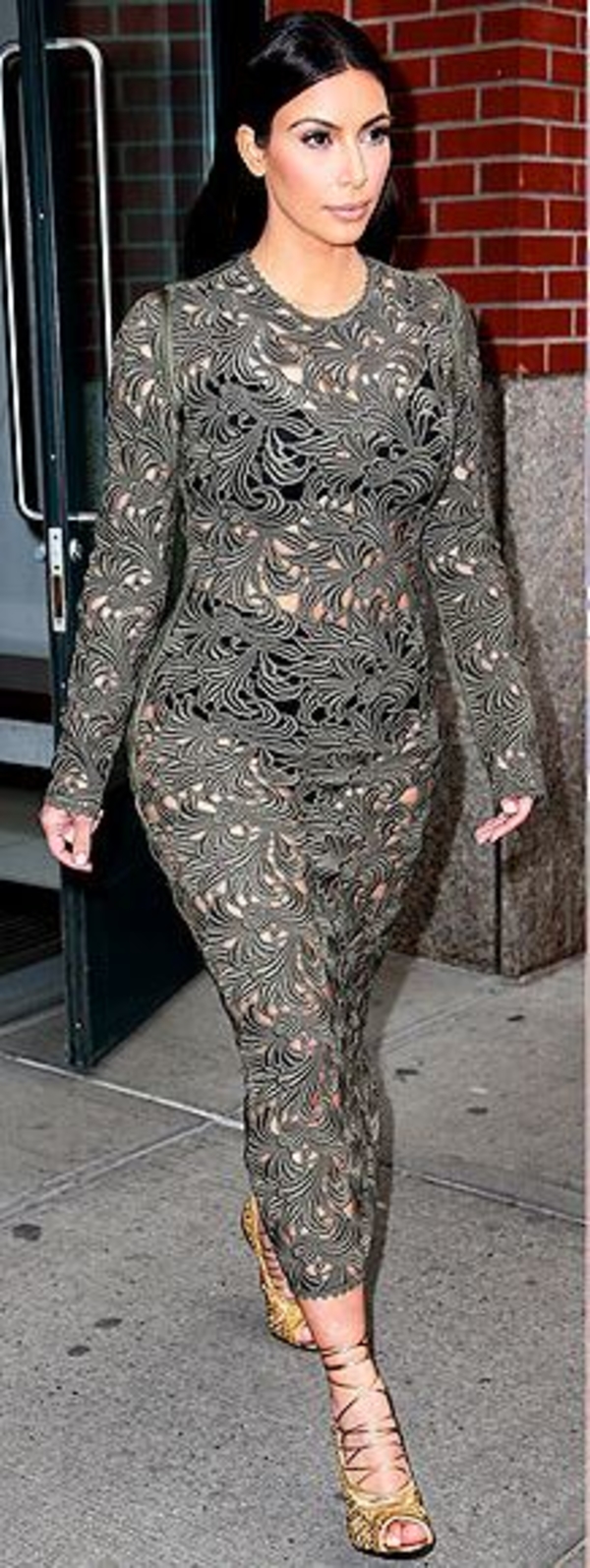 Модная битва прозрачных платьев:  Ким Кардашян против Шантель ВанСантен