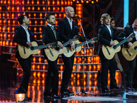 Студия Квартал 95 спела о Крыме: Не отделяются, любя