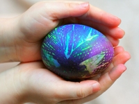 Как покрасить яйца: Готовимся к Пасхе с детьми