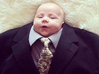 Мамы фотографируют малышей в костюмах взрослых