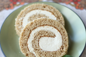 Как приготовить медово-кокосовый рулет (ВИДЕО)