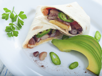 Тортилья с  красной фасолью и авокадо