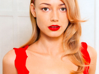 Красотка под 30: Яркие фото Оксаны Акиньшиной