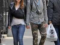 Звезду сериала Доктор Хаус застали на прогулке с новорожденным сыном