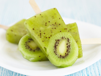 Фруктовый лед из киви и яблок