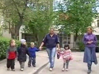 За четыре года украинка родила три пары двойняшек