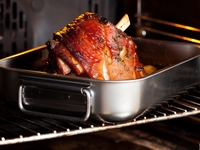 Мясо в духовке с луком