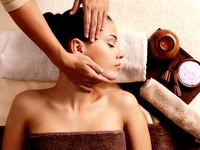 Как сохранить молодость шеи и декольте