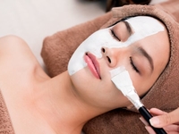 Как делать пилинг лица летом