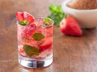 Клубничный мохито с базиликом