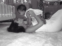 Как знаменитости отпраздновали День матери