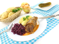 Мясные рулетики с ветчиной