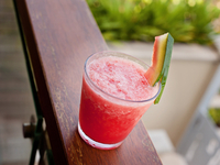 Коктейль из арбуза и клубники