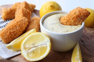 Как приготовить жареную рыбу с соусом тартар (ВИДЕО)