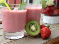Смузи из киви и клубники