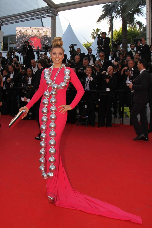 Каннский кинофестиваль 2014: Лена Ленина удивила эпатажным нарядом