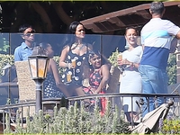 Рианна провела День матери с семьей в Малибу