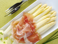 Белая спаржа с голландским соусом