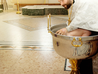 Нужно ли крестить ребенка и когда