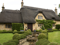 Как выбрать входную дверь для загородного дома