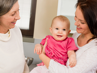 Нужна ли ребенку няня и какую выбрать?