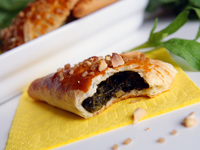 Слоеные пирожки с начинкой из щавеля