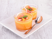 Холодный суп из огурцов и сладкого перца