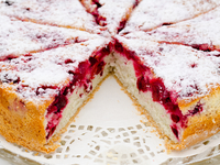 Ванильный пирог с летними ягодами